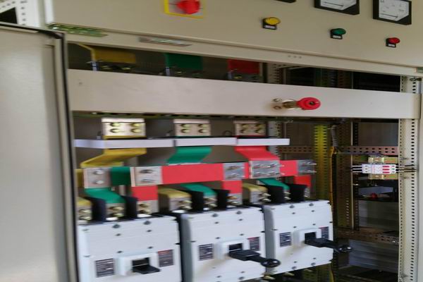 国营南滨农场配电柜-了解变频器配电柜的操作步骤做到更